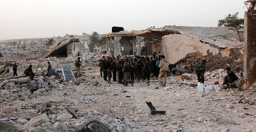 epa05567471 A handout picture made available by Syrian Arab news agency SANA shows Syrian army soldiers inside farms Southwest of Handarat Palestinian refugee camp in Aleppo province, Syria, 02 Octobe ...