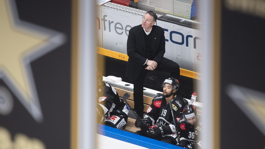 Lugano&#039;s Head Coach Chris Mcsorley during the preliminary round game of National League Swiss Championship between HC Lugano and HC Ajoie at the ice stadium Corner Arena, on Tuesday, 26 October 2 ...