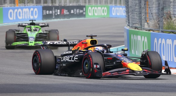 epa12072205 Red Bull Racing driver Max Verstappen of the Netherlands (R) and Kick Sauber driver Nico Hulkenberg of Germany (L) compete during the qualifying race of the 2025 Formula 1 Miami Grand Prix ...
