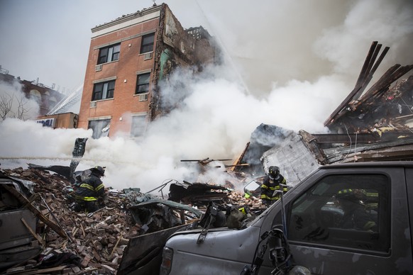 NEW YORK, NY - MARCH 12:  Heavy smoke pours from the debris as the Fire Department of New York (FDNY) responds to a 5-alarm fire and building collapse at 1646 Park Ave in the Harlem neighborhood of Manhattan March 12, 2014 in New York City. Reports of an explosion were heard before the collapse of two multiple-dwelling buildings that left at least 11 injured.  (Photo by Andrew Burton/Getty Images)