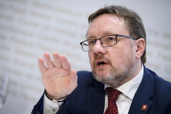 Christian Bock, Direktor Eidg. Zollverwaltung, EFD, informiert an einer Medienkonferenz mit Fachleuten des Bundesamts fuer Gesundheit BAG, des Seco, der Eidgenoessischen Zollverwaltung EVZ und des Aus ...