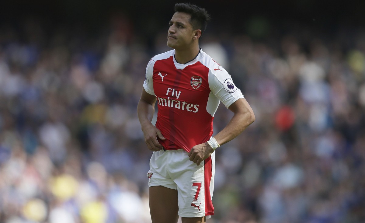 Arsenal's Alexis Sanchez looks dejected during the English Premier League soccer match between Arsenal and Everton at The Emirates stadium in London, Sunday May 21, 2017. (AP Photo/Tim Ireland)