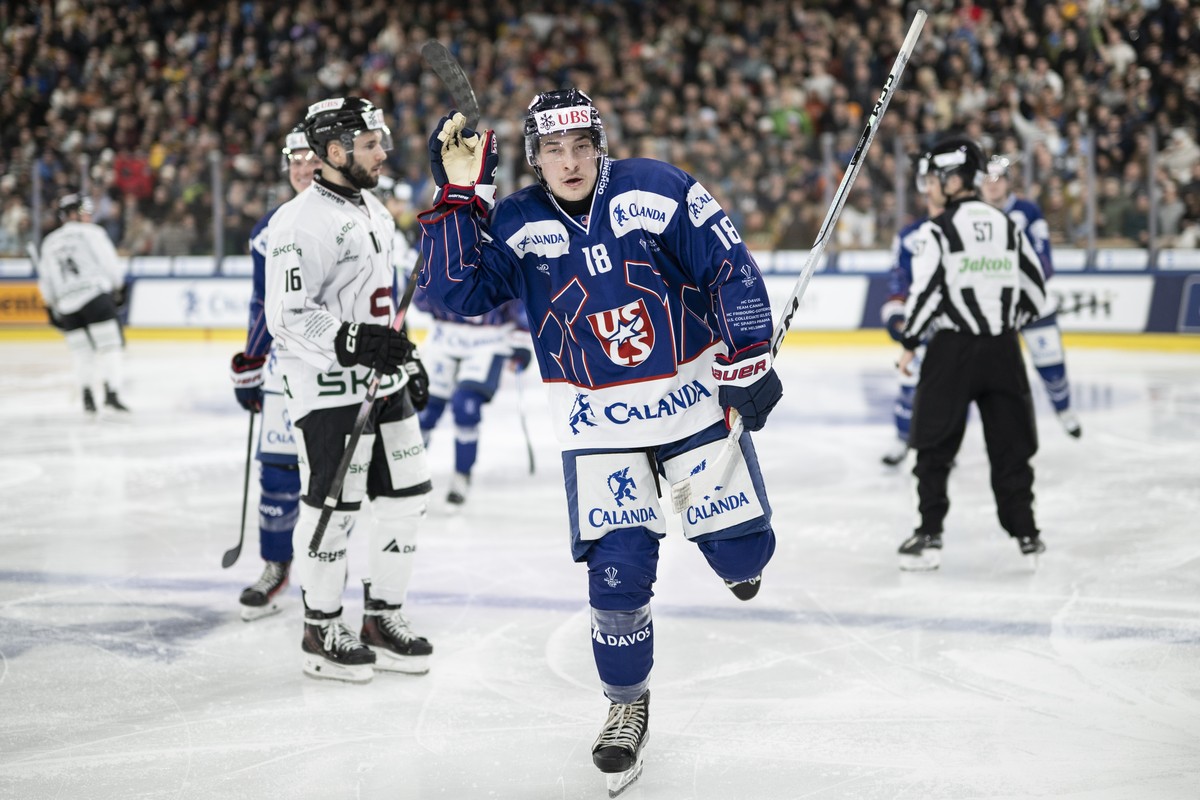 epa12617976 Selects' Aiden Fink celebrates after scoring a goal during the Spengler Cup semi-finals ice hockey match between US Collegiate Selects and Sparta Prague, in Davos, Switzerland, 30 Dec ...