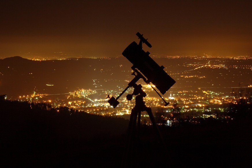 Da bringt auch ein gutes Teleskop nicht viel: Eine lichtverschmutzte Stadt.