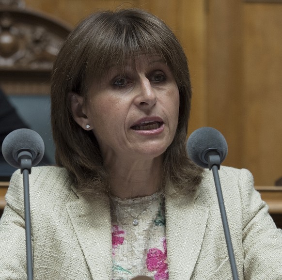 Kommissionssprecherin Christine Bulliard-Marbach (CVP/FR) aeussert sich zum Weiterbildungsgesetz am Donnerstag, 12. Juni 2014 im Nationalrat in Bern. (KEYSTONE/Lukas Lehmann)