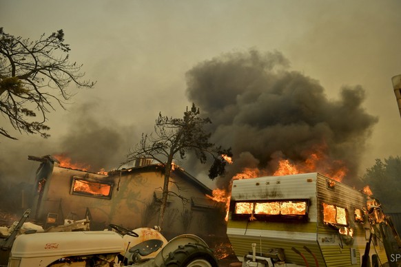 Das Feuer vernichtete über 100 Gebäude.