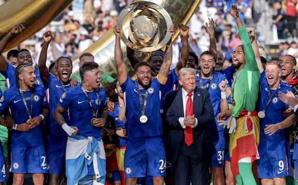 epaselect epa12236603 Chelsea FC players lift the trophy as US President Donald Trump (5-R) looks on after winning the FIFA Club World Cup 2025 final match between Chelsea FC and Paris Saint-Germain,  ...