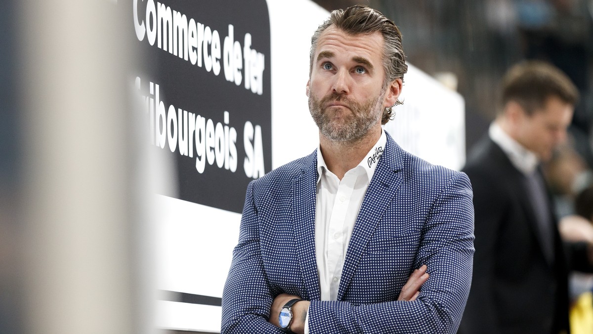 L'entraineur fribourgeois Christian Dube lors du match du championnat suisse de hockey sur glace de National League entre le HC Fribourg Gotteron et le Lausanne HC, ce mardi, 21 septembre 2021, a ...