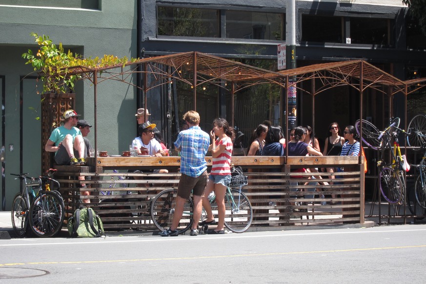 375 Valencia Street Parklet (Hosted by Four Barrel Coffee) 
375 Valencia Street Parklet.

Parklet hosted by Four Barrel Coffee.

Photo by: SF Planning (KC)