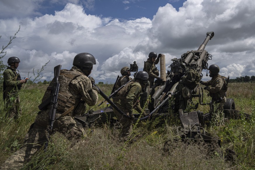 FILE - Ukrainian servicemen prepare to fire at Russian positions from a U.S.-supplied M777 howitzer in Kharkiv region, Ukraine, July 14, 2022. Supplies of Western weapons, including U.S. HIMARS multip ...