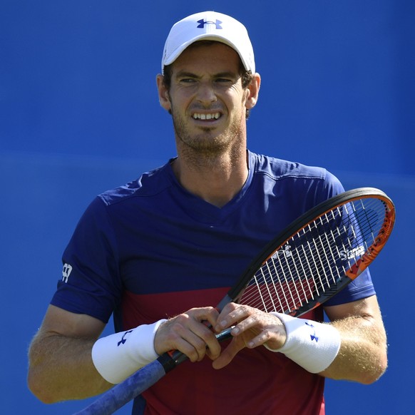 epa06039509 Britain&#039;s Andy Murray reacts during his tennis match against Australia&#039;s Jordan Thompson during their first round match of the Aegon Championships tennis tournament at the Queens ...