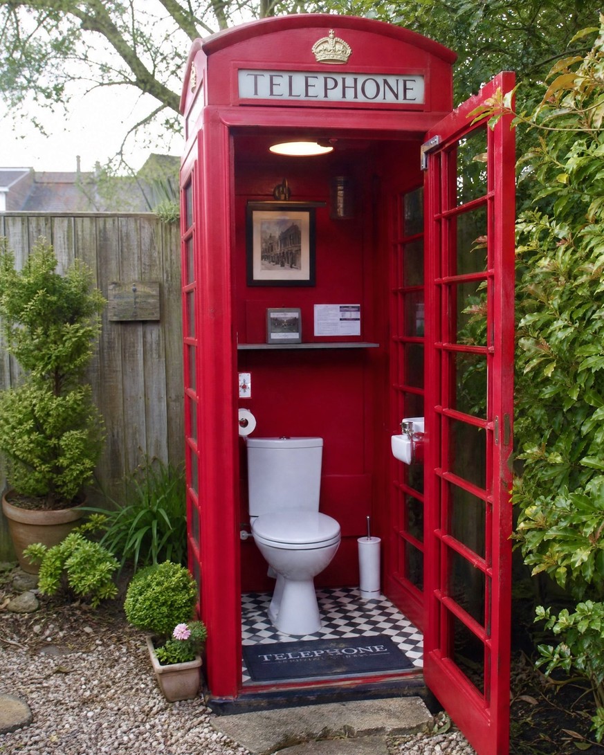 Britische Telefonkabinen umgenutzt. 

https://www.threads.com/@timtimtigger1/post/DdAsKlPFEWo/photo-posted-by-tim-bridwell-tigger-timtimtigger/