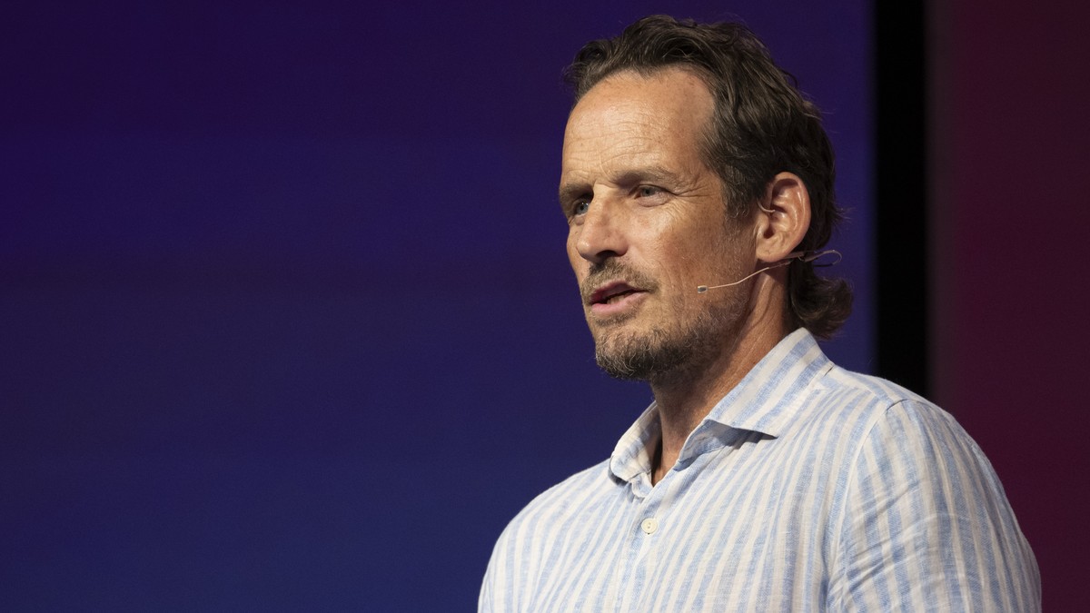 Patrick Fischer, der ehemalige Trainer der Schweizer Eishockey Nationalmannschaft, aufgenommen bei seinem Referat am Liechtensteiner Unternehmertag, am Dienstag, 30. Juni 2026, in Vaduz. (KEYSTONE/Gia ...