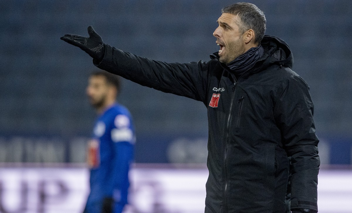Der Trainer von Luzern, Fabio Celestini beim Super League Meisterschaftsspiel zwischen dem FC Luzern und dem FC Zuerich vom Mittwoch, 16. Dezember 2020 in Luzern. (KEYSTONE/Urs Flueeler)