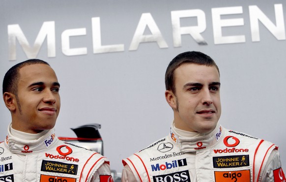 2007 war die Zusammenarbeit mit McLaren für Fernando Alonso (r.) nicht glücklich. Dazu trug auch der junge Lewis Hamilton bei.&nbsp;