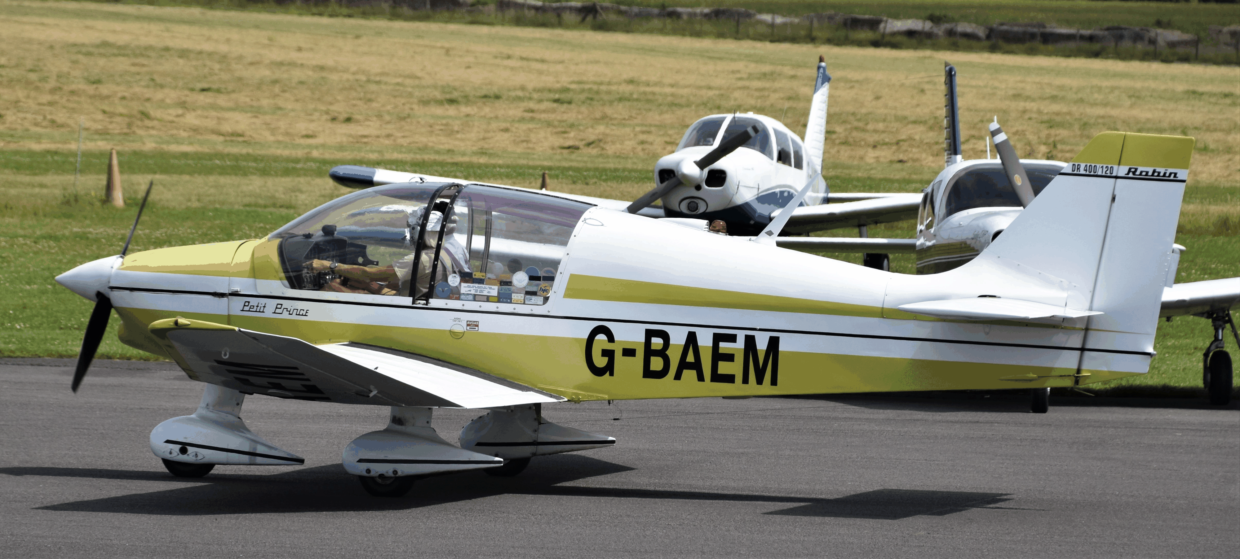 Mit einer solchen Robin DR400 war die Gruppe aus Neuenburg unterwegs (Symbolbild). 