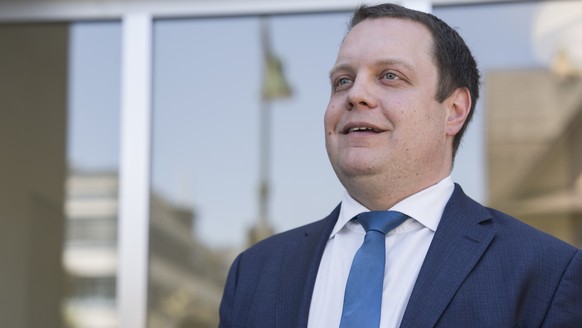 Der Kantonsrat und fruehere Praesident der Zuercher SVP Patrick Walder nach der Verhandlung vor dem Bezirksgericht Uster, aufgenommen am Mittwoch, 14. Mai 2025 in Uster. (KEYSTONE/Til Buergy)