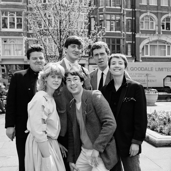 Alfresco Cast of the Granada TVs comedy series, ALFRESCO . left to right, back row. ROBBIE COLTRANE, STEPHEN FRY, HUGH LAURIE, EMMA THOMPSON. front row, Left to right SIOBHAN REDMOND, and BEN ELTON. D ...