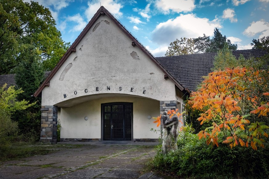 Wandlitz OT Lanke im Bundesland Brandenburg Geb�udekomplex am Bogensee im Barnim ehemalige NS-Reichspropagandaschule, zu DDR Zeiten FDJ-Hochschule Wilhelm Pieck. Auch Standort von Haus Bogensee von NS ...