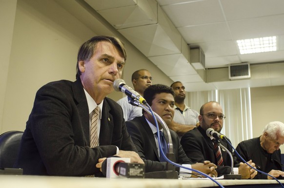 RECIFE, PE - 06/11/2015: DEPUTY Jair Bolsonaro ON THE REEF - The Rio deputy Jair Bolsonaro (PP), spoke to the press during the morning of Friday (06) in the Legislative Assembly of Recife (PE). PUBLIC ...