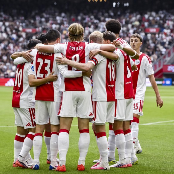 epa13174030 Ajax players celebrate after Heerenveen's 1-0 own goal during the Dutch Eredivisie match between AFC Ajax and SC Heerenveen in Amsterdam, Netherlands, 16 August 2026. EPA/Olaf Kraak