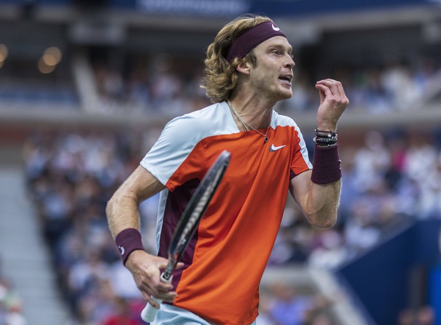 September 7, 2022, Flushing Meadows, New York, USA: Andrey Rublev talks to his team after missing a shot during his match against Frances Tiafoe on Day 10 of the 2022 US Open at USTA Billie Jean King  ...