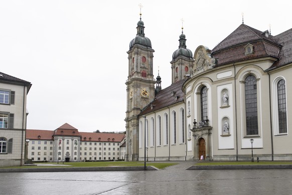 Blick auf das St. Galler Regierungsgebaeude, Tagungsort des Bundesrates &quot;extra muros&quot;, mit der Stiftskirche, aufgenommen am Mittwoch, 28. Maerz 2018, in St. Gallen. (KEYSTONE/Gian Ehrenzelle ...