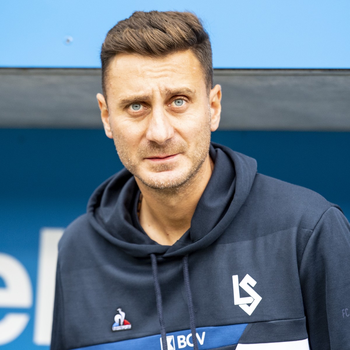 Der Trainer Ilija Borenovic von Lausanne beim Super League Meisterschaftsspiel zwischen dem FC Luzern und dem Lausanne FC vom Sonntag, 29. August 2021 in Luzern. (KEYSTONE/Urs Flueeler)
