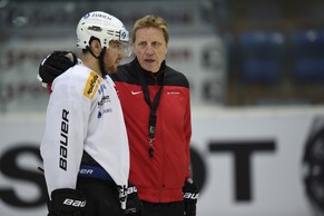 Nati-Coach Glen Hanlon muss auf den Kloten-Stürmer Matthias Bieber verzichten.