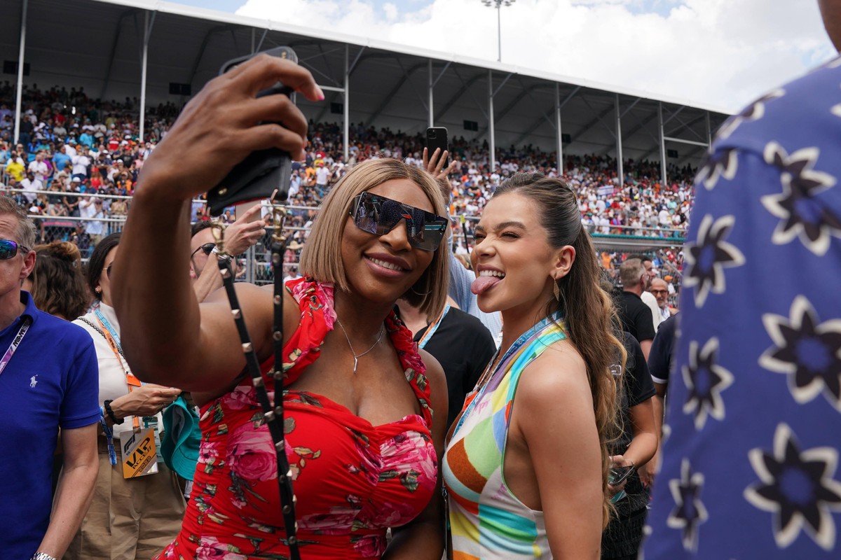 F1 - FORMULA 1 CRYPTO.COM MIAMI GRAND PRIX 2022, 08/05/2022 Miami International Autodrome, Miami, United States on 8 May 2022 Hailee Steinfeld and Serena Williams during the F1 - FORMULA 1 CRYPTO.COM  ...