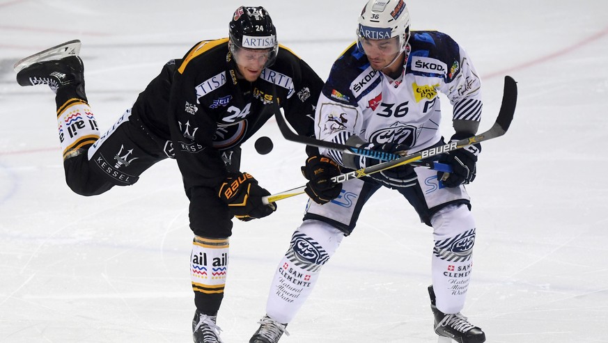 Lugano’s player Jani Lajunen, left, fights for the puck with Ambri&#039;s player Matt D&#039;Agostini, right, during the preliminary round game of National League during the game between HC Lugano and ...