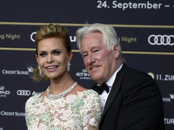 Der Schweizer Bauunternehmer Walter Beller, rechts, und seine Frau Irina posieren auf dem gruenen Teppich am Eroeffnung Abend des 11 Zurich Film Festival in Zuerich am Donnerstag, 24. September 2015.  ...