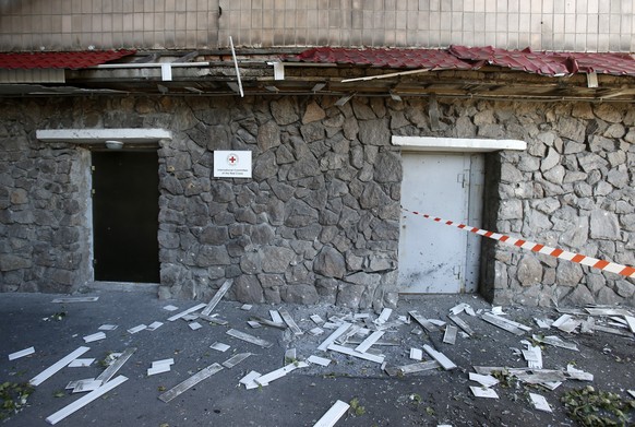 Währenddessen geht in der Ukraine der Konflikt weiter. In Donezk wurde ein Schweizer IKRK-Helfer von einer Granate getötet