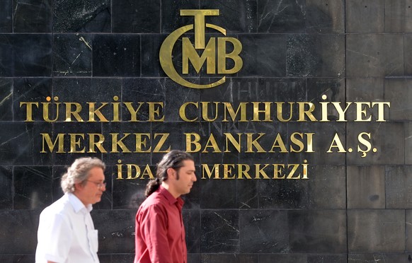 epa06949260 People walking in front of the The Turkish central bank in Ankara, Turkey, 14 August 2018. The Turkish central bank on 13 August 2018 said it was closely monitoring the lira&#039;s perform ...