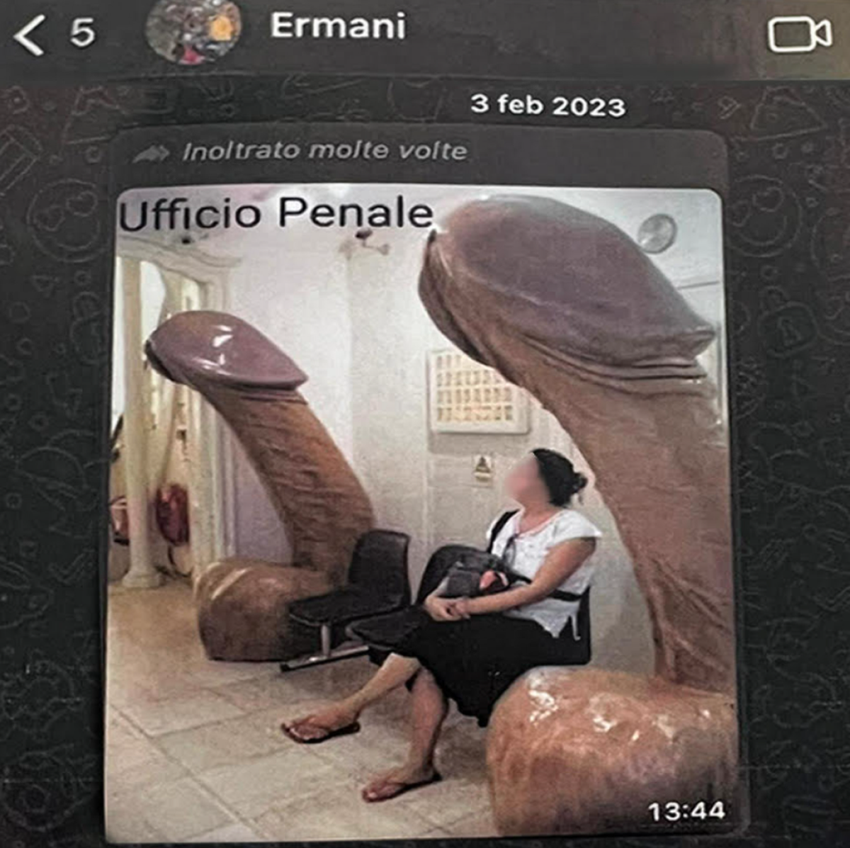 Le quotidien La Regione a publié cette photo vulgaire, qui a fait l'effet d'une bombe.