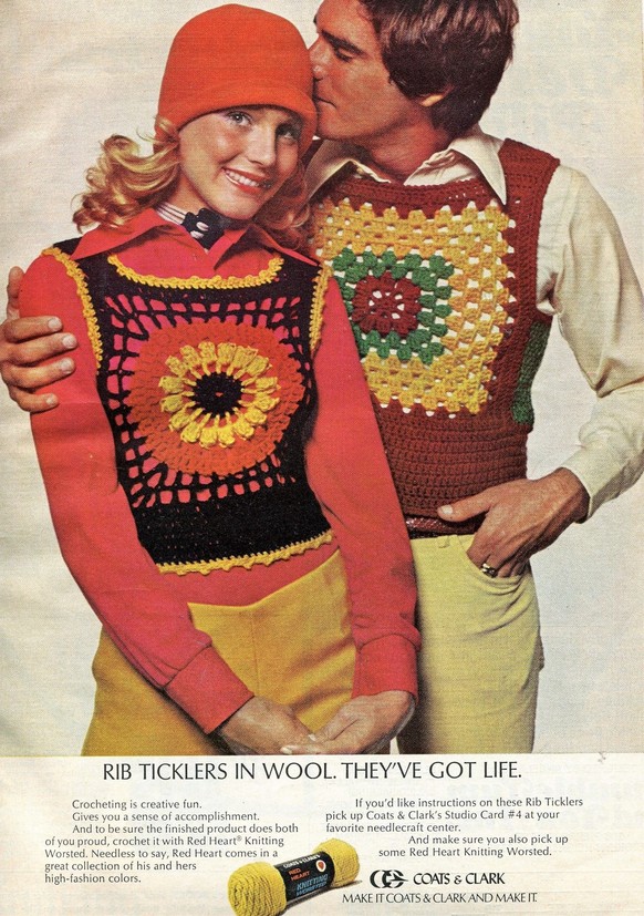 Die 1970er – als Häkeln und Stricken sexy waren. 
https://flashbak.com/yarnvertising-diy-fashion-adverts-of-the-1970s-25787/