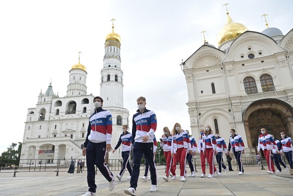 epa09313862 Members of Russian National Olympic team arrives to the meeting with Russian President Vladimir Putin in Moscow&#039;s Kremlin, Russia, 30 June 2021. The Summer Olympic Games, rescheduled  ...