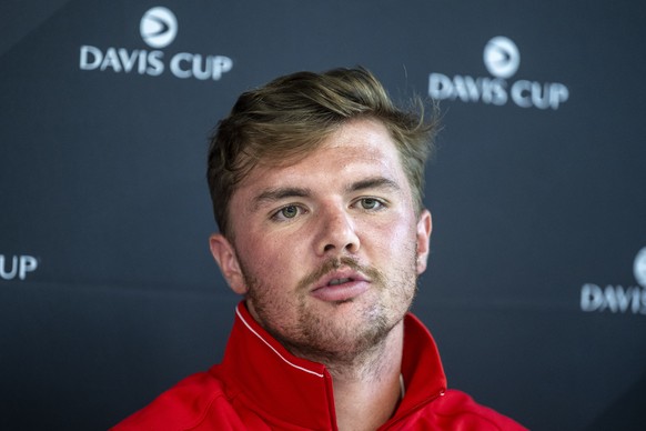 Der Schweizer Tennisspieler Dominic Stricker spricht bei einer Medienkonferenz von Swiss Tennis, am Dienstag, 9. September 2025, in Biel. Das Schweizer Davis Cup Team trifft in der Welt Gruppe 1 Phase ...