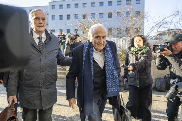Former Fifa President, Joseph (Sepp) Blatter, centre, and his Loyer Lorenz Erni, left, arriving in front of the special appeals court, in Muttenz, Switzerland, Monday, March 3, 2025. A special appeals ...