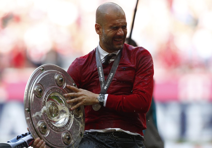 Klitschnass: Der Trainer und das Objekt seiner Begierde.