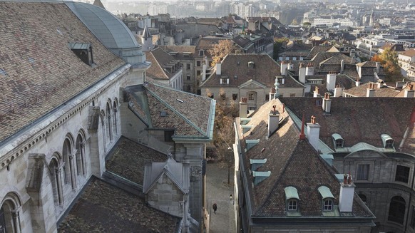 The International Museum of the Reformation, left, pictured from a tower of the St. Pierre Cathedral in Geneva, Switzerland, on November 1, 2016. (KEYSTONE/Gaetan Bally)