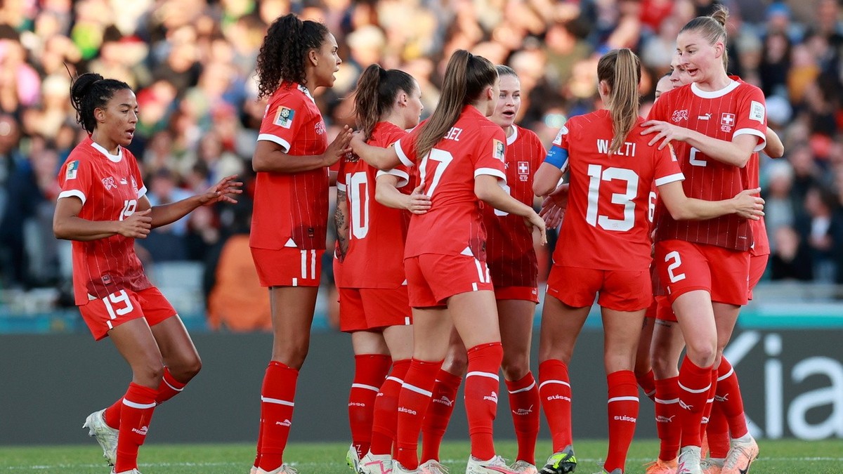 epa10785290 Switzerland's players celebrate an own goal by Laia Codina of Spain during the FIFA Women's World Cup 2023 Round of 16 soccer match between Switzerland and Spain at Eden Park in  ...