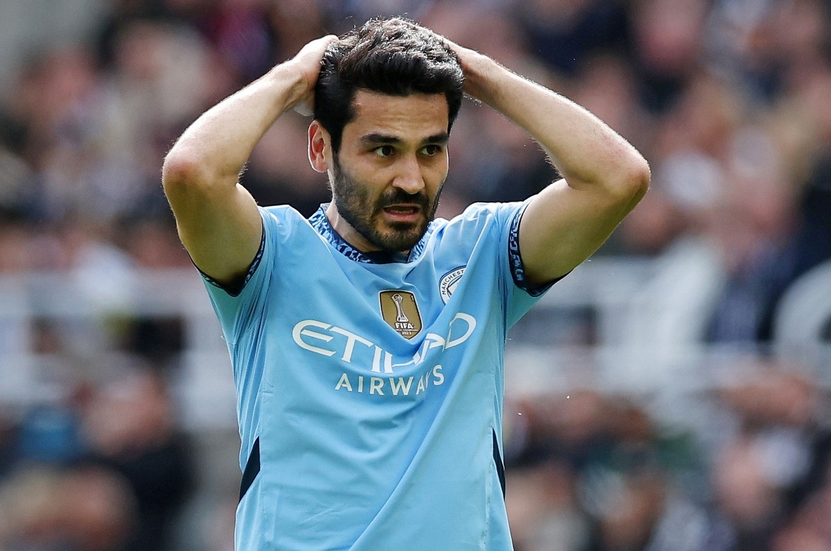 epa11629986 Manchester City's Ilkay Gundogan gestures during the English Premier League soccer match between Newcastle United and Manchester City, in Newcastle, Britain, 28 September 2024. EPA/AD ...