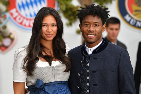 David Alaba und seine Freundin Shalimar Heppner in Bayerischer Tracht,Lederhose. Dirndl. Fussball FC Bayern Muenchen, traditioneller Oktoberfestbesuch in der Kaefer Schenke, am 06.10.2019 in Muenchen/ ...