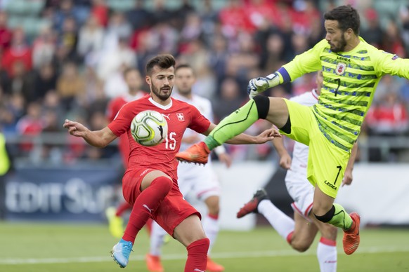 Switzerland&#039;s forward Albian Ajeti, left, fights for the ball with Gibraltar&#039;s goalkeeper Kyle Goldwin, right, during the UEFA Euro 2020 qualifying Group D soccer match between the Switzerla ...