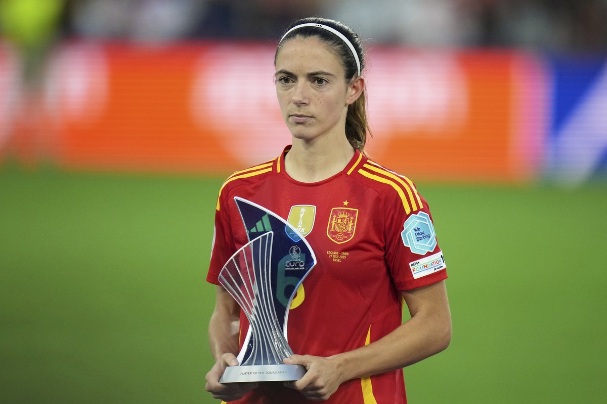 Spain's Aitana Bonmati poses with the "Best Player" of the tournament award at the end of the Women's Euro 2025 final soccer match between England and Spain at St. Jakob-Park in Ba ...