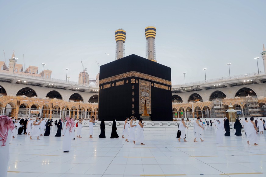 epa08724443 A handout photo made available by the Saudi Ministry of Hajj and Umrah shows Muslims circumambulating while keeping safe distance as they perform Umrah pilgrimage around Kaaba and Grand Mo ...