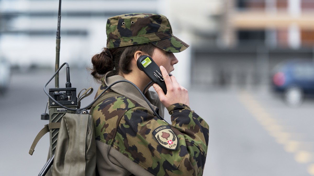 --- DIE SCHWEIZER ARMEE IST IMMER WIEDER EIN THEMA IN DER OEFFENTLICHKEIT. KEYSTONE HAT AUS DIESEM GRUND DAS BILDMATERIAL ZUR SCHWEIZER ARMEE AKTUALISIERT UND STELLT IHNEN IN LOSER REIHENFOLGE NEUE TH ...