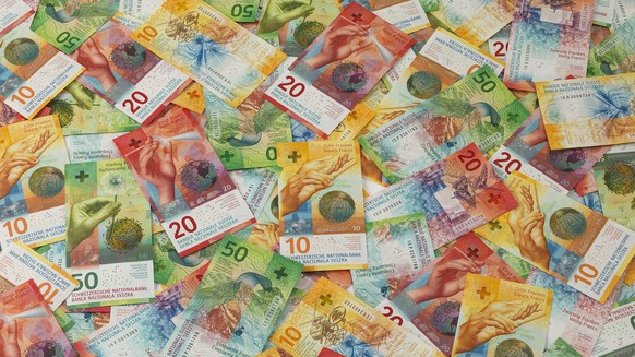 HANDOUT --- Ein Notenhaufen mit 10er-, 20er- und 50er-Noten der 9. Serie, aufgenommen am 23. Februar 2017. Die Schweizerische Nationalbank (SNB) praesentierte die neue 10er-Note an einer Medienkonfere ...