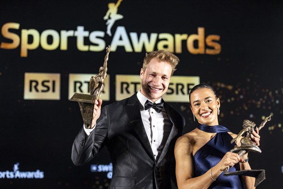 Marco Odermatt, Ski alpin, links, Sportler des Jahres 2025, und Ditaji Kambundji, Leichtathletik, rechts, Sportlerin des Jahres 2025 an der Verleihung der Sports Awards 2025 am Sonntag, 29. Maerz 2026 ...